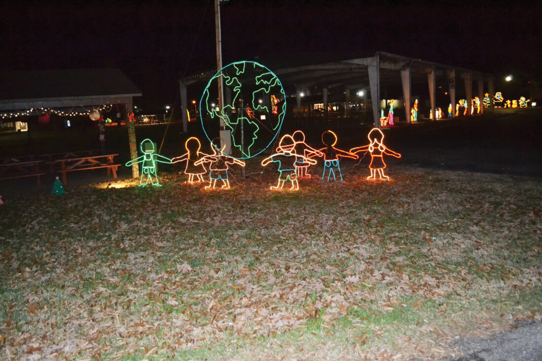 Parkersburg’s City Park alight with Christmas cheer News, Sports